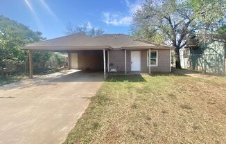 3 bedroom near I-27 now available.