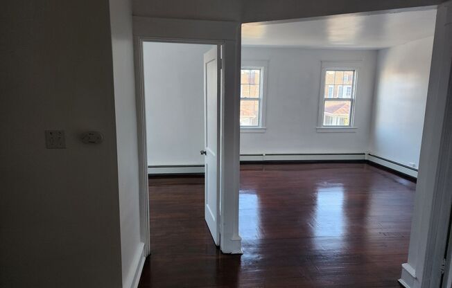 2 beds, 1 bath, $1,275