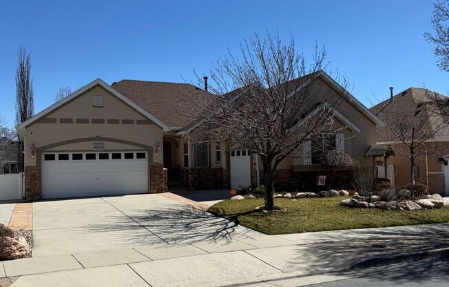 6857 S Bateman Field Dr, West Jordan, UT 84084