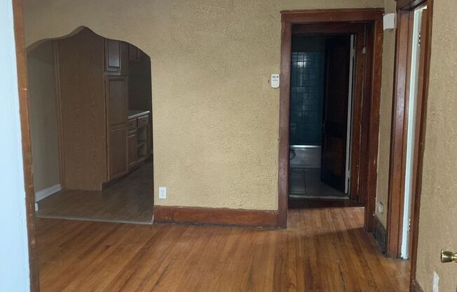 2 beds, 1 bath, $975