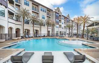 The Addison: Luxury 1- & 2-Bedroom Apartment Homes