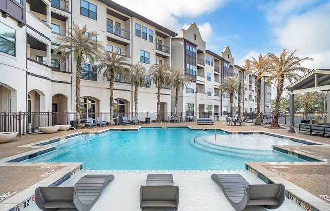 The Addison: Luxury 1- & 2-Bedroom Apartment Homes
