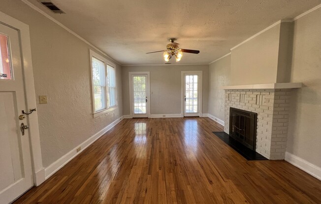 1002 BAKER AVE