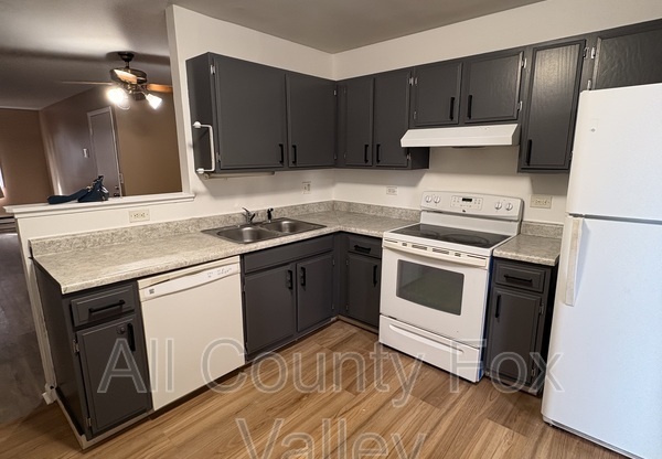 174 S WATERS EDGE DR