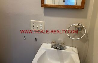 Studio, 1 bath, $695, Unit 3