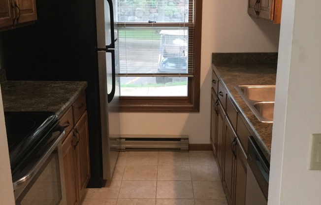 2 beds, 1 bath, 950 sqft, $1,700, Unit 7641CB