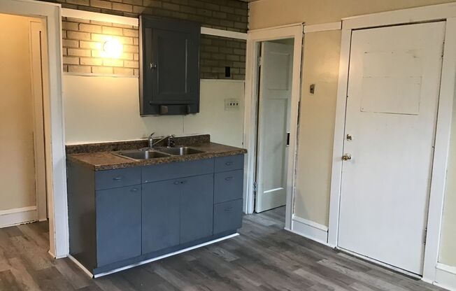 2977-2979 N. 6th St.