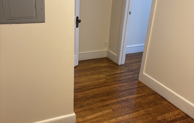 1 bed, 1 bath, 500 sqft, $1,950, Unit 6