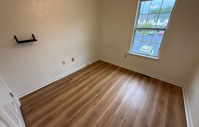 4 beds, 2.5 baths, $2,100, Unit Whole