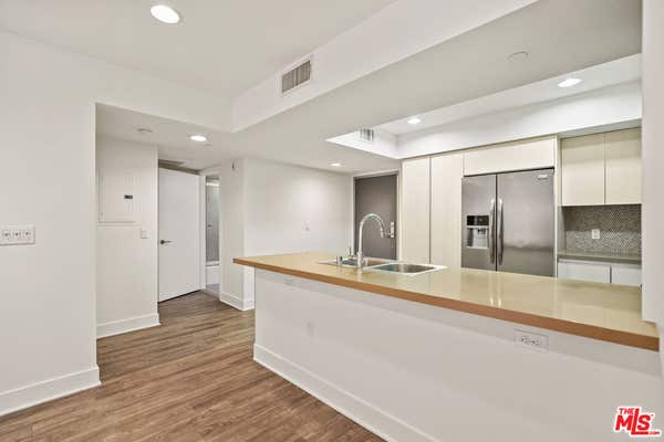 10473 SANTA MONICA BLVD