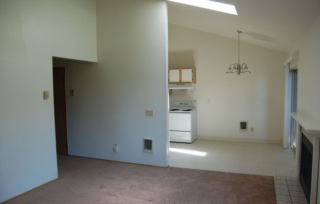 1 bed, 1 bath, 775 sqft, $1,299