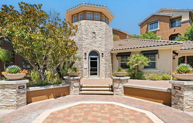 Hills of Valencia entrance