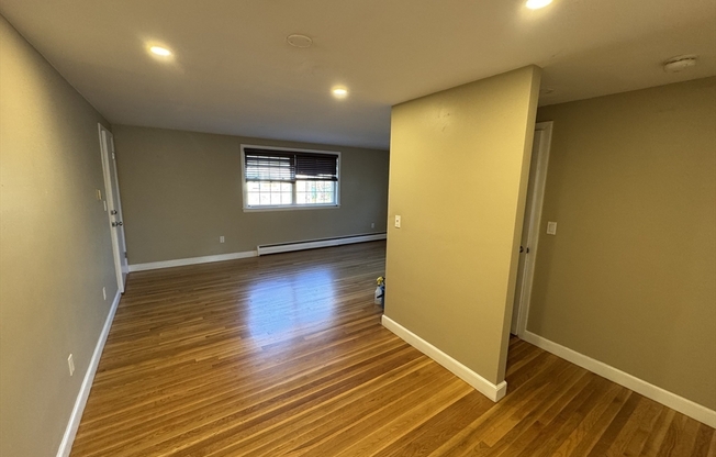 1 bed, 1 bath, 650 sqft, $2,100, Unit 3