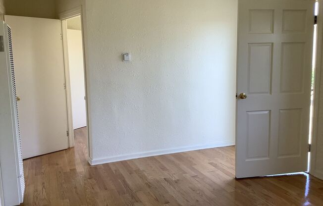 2 beds, 1 bath, $2,100, Unit 5932 - A