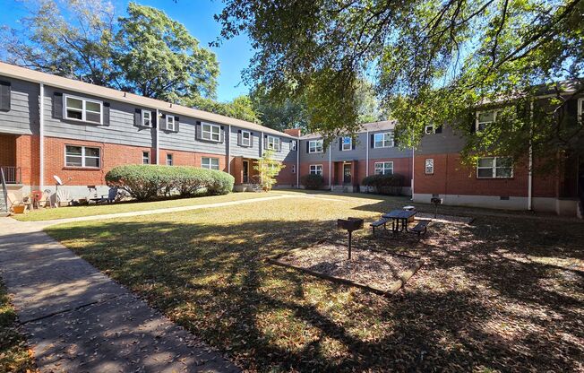 1 bed, 1 bath, 900 sqft, $1,199, Unit 595-C