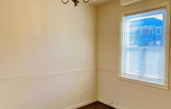 2 beds, 1 bath, $1,595, Unit Apt. 03