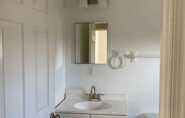 2 beds, 1 bath, 625 sqft, $1,600, Unit 10