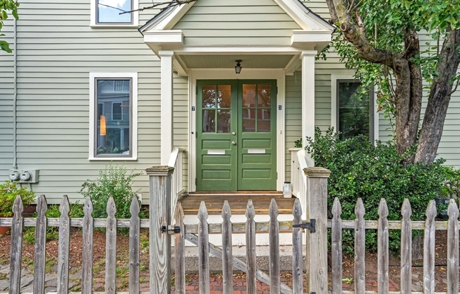 7 COTTAGE ST