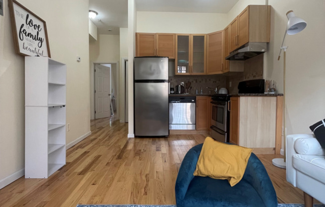 1 bed, 1 bath, $3,000, Unit 5