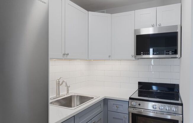 1 bed, 1.5 baths, 667 sqft, $2,400, Unit 16B
