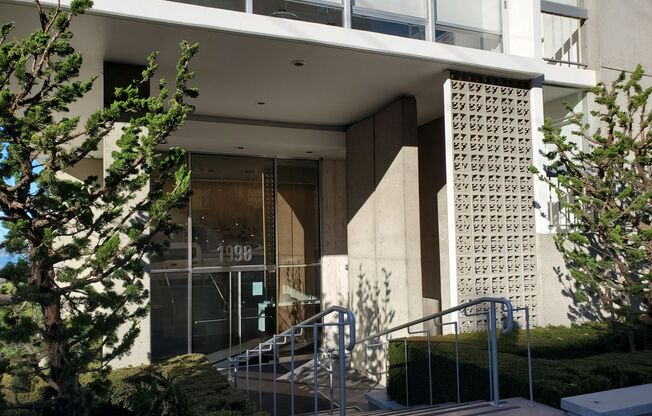 Renovated Pacific Heights 2x2 Condo with garage parking