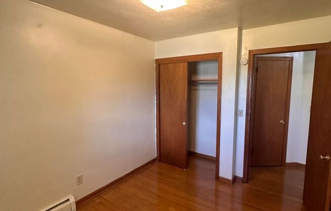 3 beds, 1.5 baths, 1,100 sqft, $1,980, Unit F-1