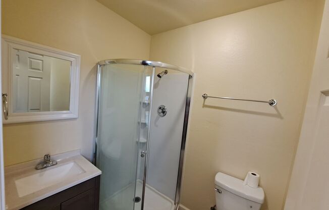 1 bed, 1 bath, $950, Unit 4