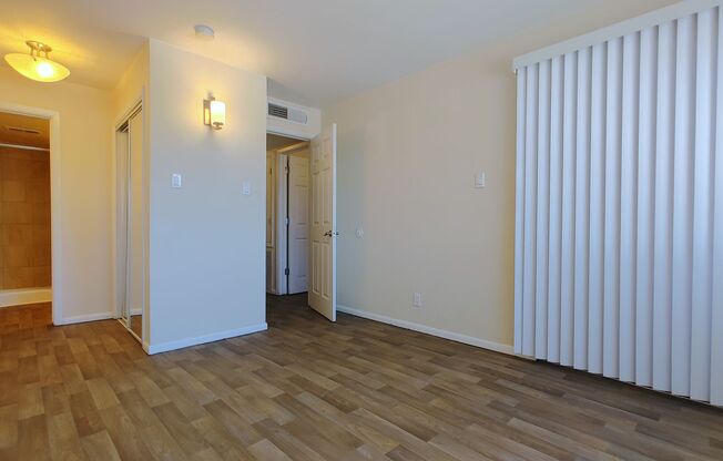 2 beds, 2 baths, 872 sqft, $1,195, Unit 05-D