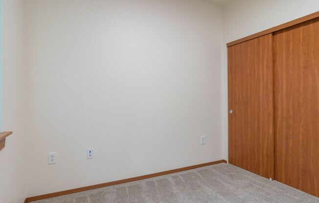 3 beds, 2 baths, $2,400, Unit 102