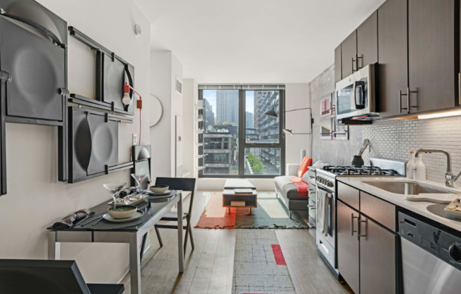 709 N WLS