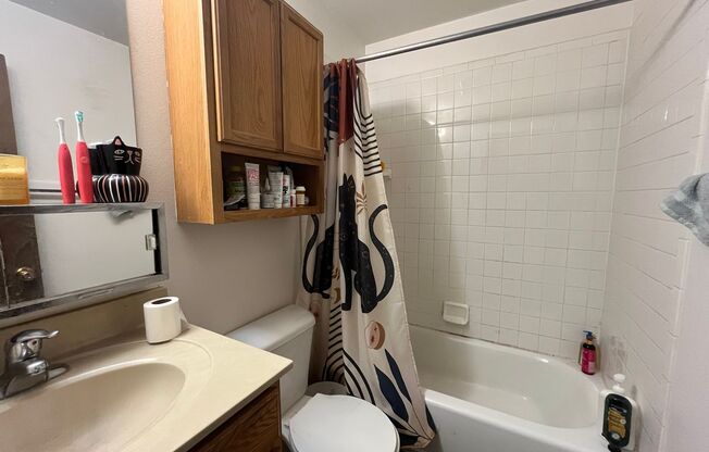 1 bed, 1 bath, $975, Unit 27