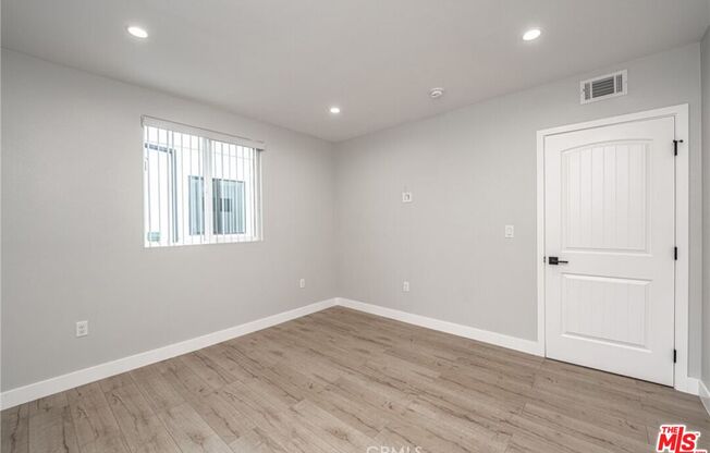 433 W GAGE AVE