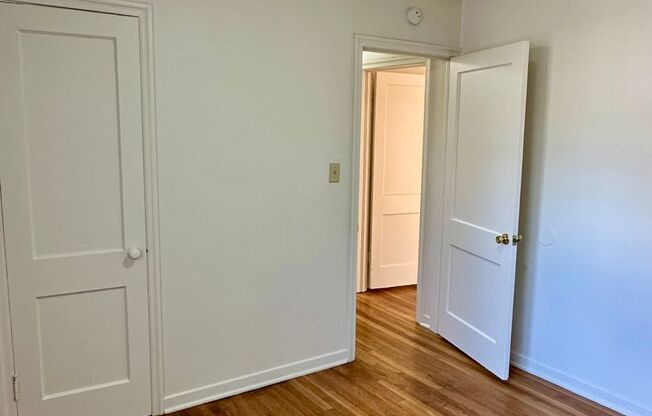 2 beds, 1 bath, $1,295, Unit 21-909