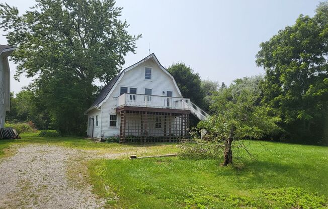 Spacious 4-Bedroom Carriage House with Heated Workshop and Private Yard in Flint Twp