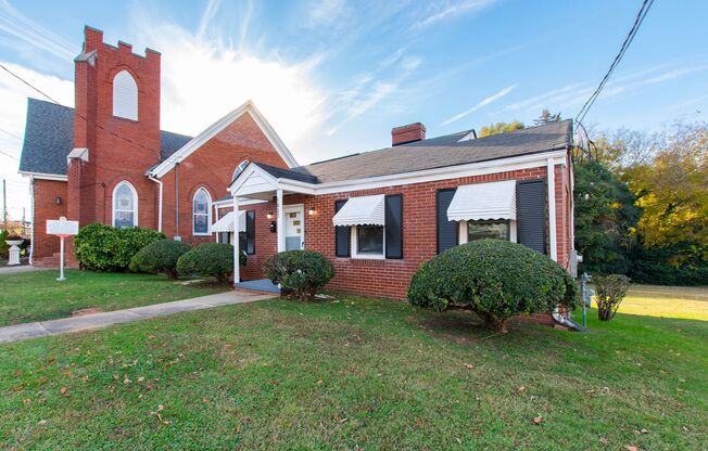 Charming 3-Bedroom Home in Historic Oberlin Community – with In-Unit Laundry!