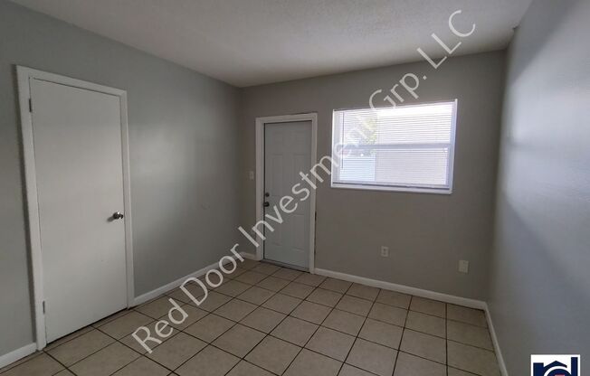 2 beds, 1 bath, $1,095, Unit 2