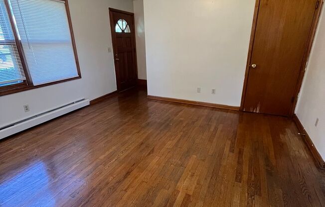 2 beds, 1 bath, 903 sqft, $1,240, Unit G-4