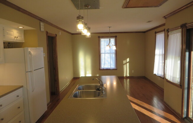 1 bed, 1 bath, 937 sqft, $1,345, Unit 919 West Berry