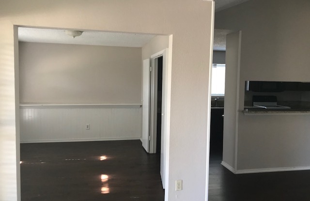 STELLAR HOME IN CROSS CREEK!