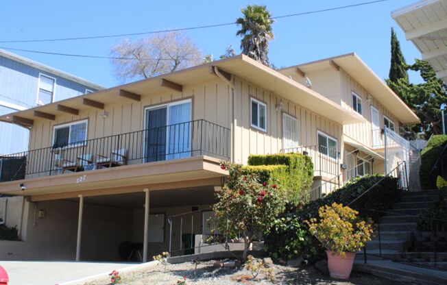 527 VAQUEROS AVE