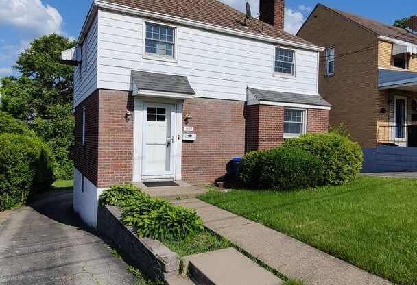 *Recently Updated 3BD/1BA Available for Rent in Brookline area*