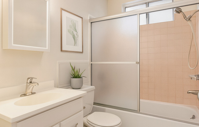 5709 WILLOWCREST AVE