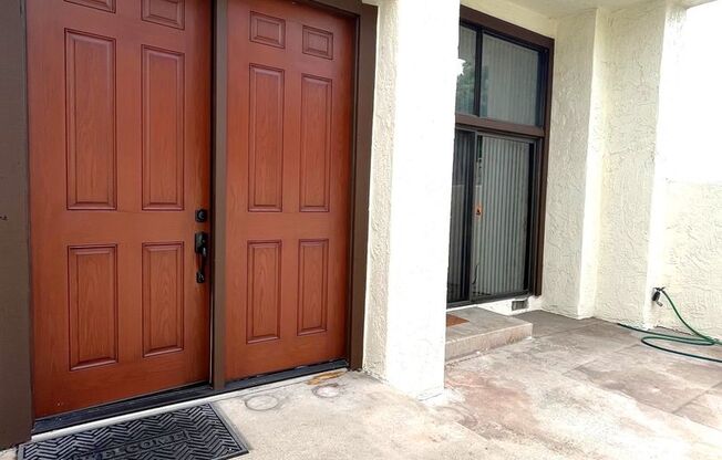 Great townhome in Del Cerro!