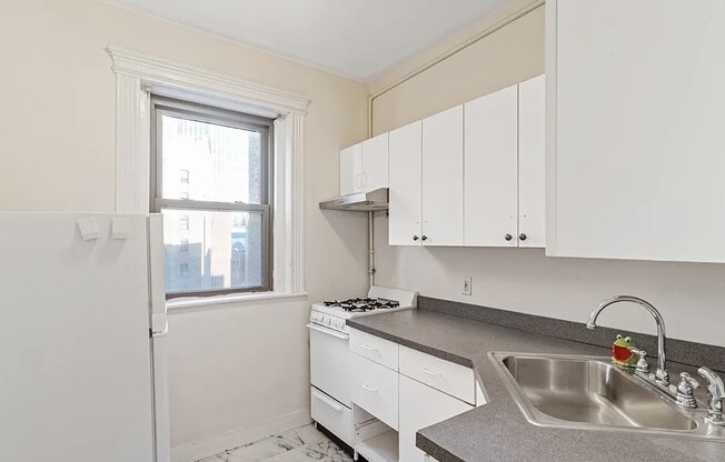 2 beds, 1 bath, 650 sqft, $3,100, Unit 170