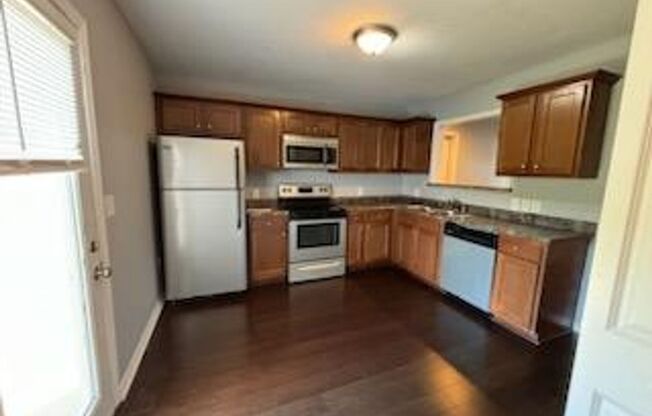 3 beds, 2.5 baths, $1,499, Unit 1077-F Two Mile Rd.