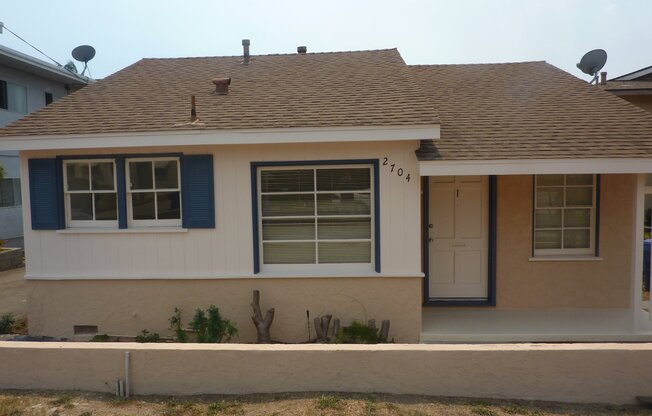 2704 GRAHAM AVE