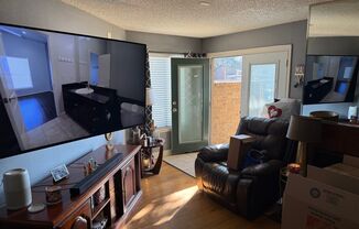 2 beds, 1 bath, $1,350, Unit Unit I102