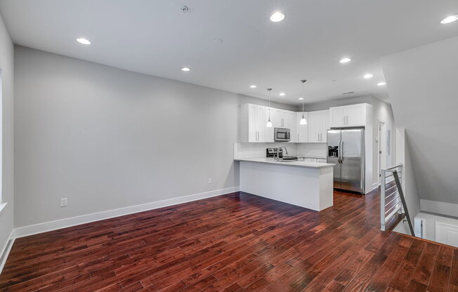 604 W Thompson St.