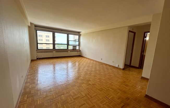 1 bed, 1 bath, 700 sqft, $1,725, Unit 418-1009