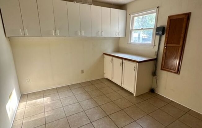 3 beds, 2 baths, $1,295